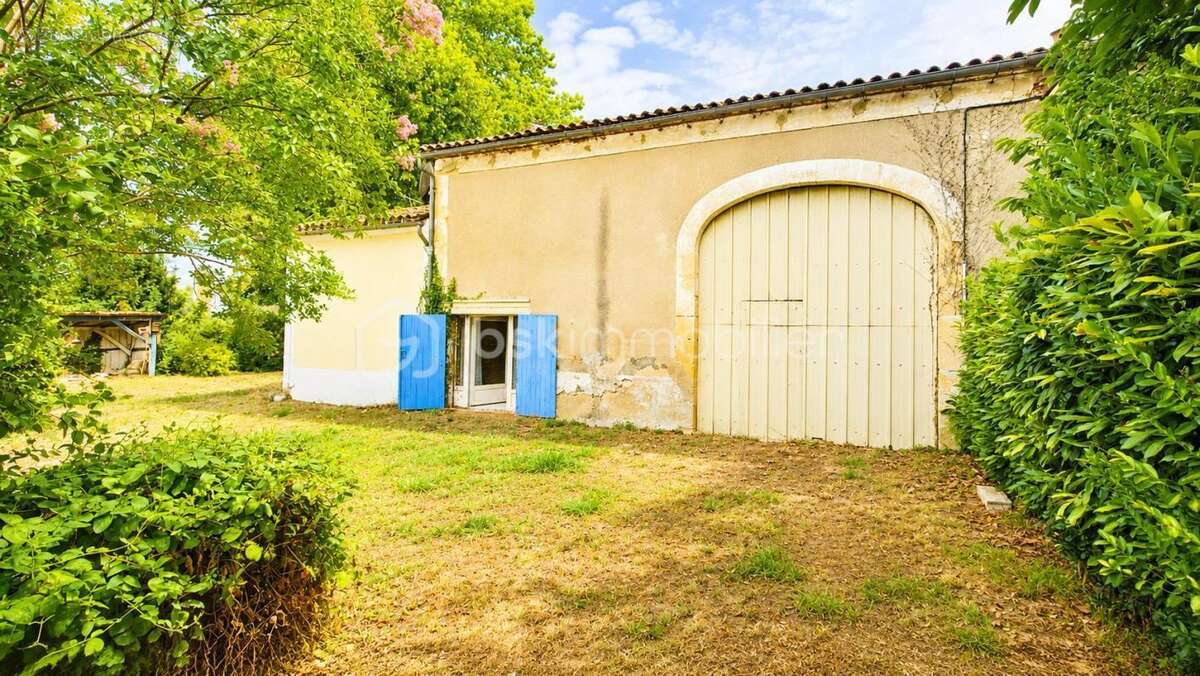  COUP DE CŒUR – Maison familiale avec magnifique parc, chai en pierre 75m² attenant et dépendance non attenante 140m² - photo 17
