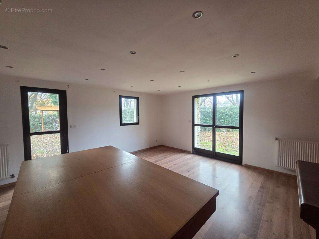 Maison à MONTELIMAR