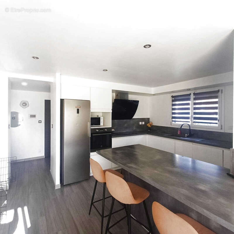 Maison à SAINT-LAURENT-DE-LA-SALANQUE