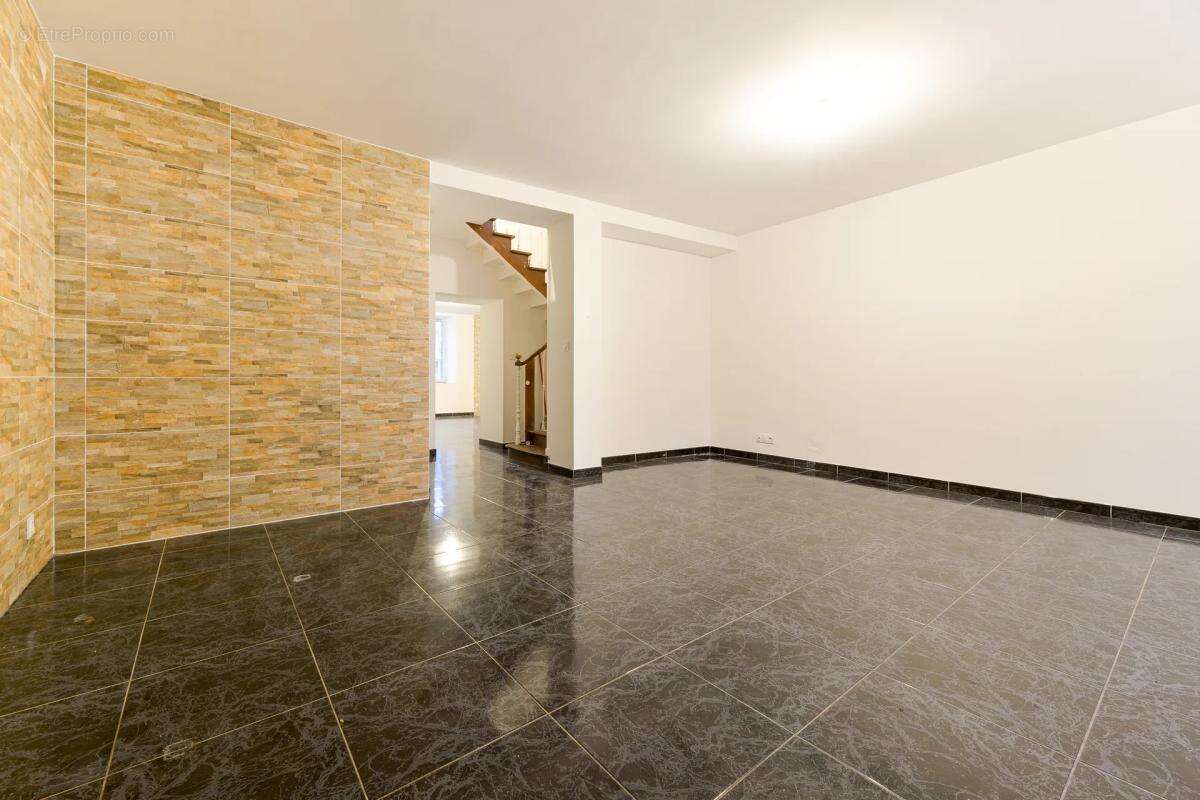 Maison à AIGREFEUILLE-SUR-MAINE