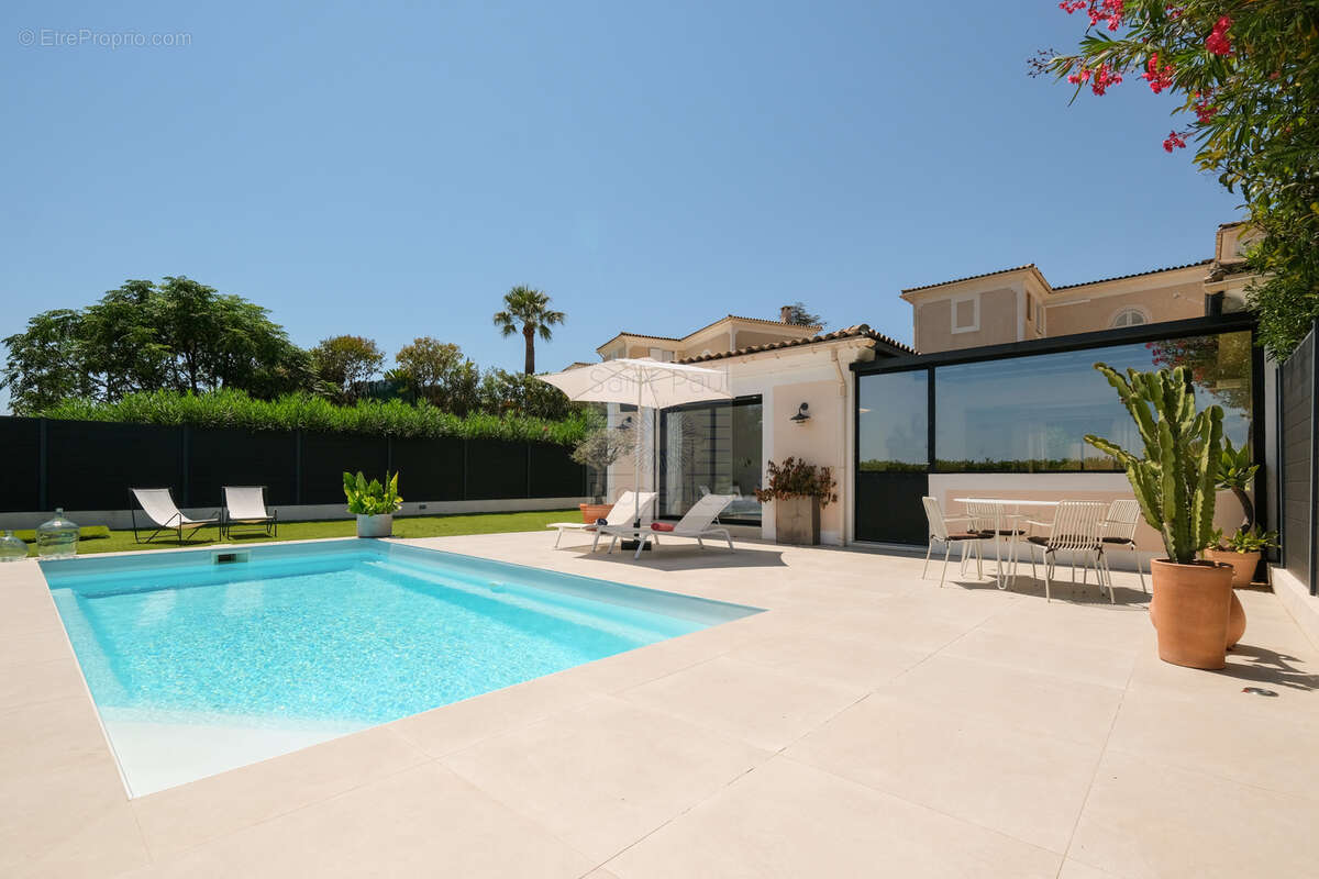 Petite maison chic et intemporelle aux Hauts de Vaugrenier - photo 2