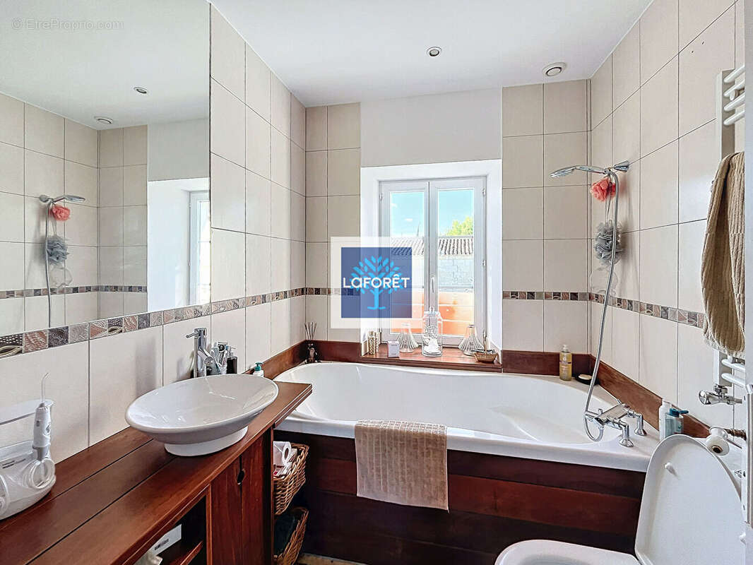 Maison à MONTLIEU-LA-GARDE