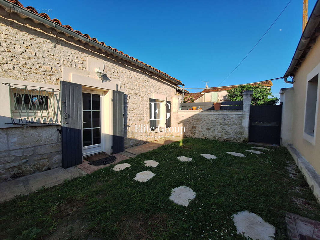 Maison à MOSNAC