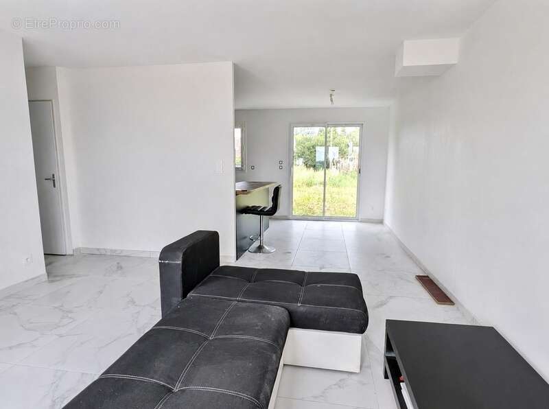 Plain pied familial récent sur OZOUER-LE-REPOS (77) - photo 2