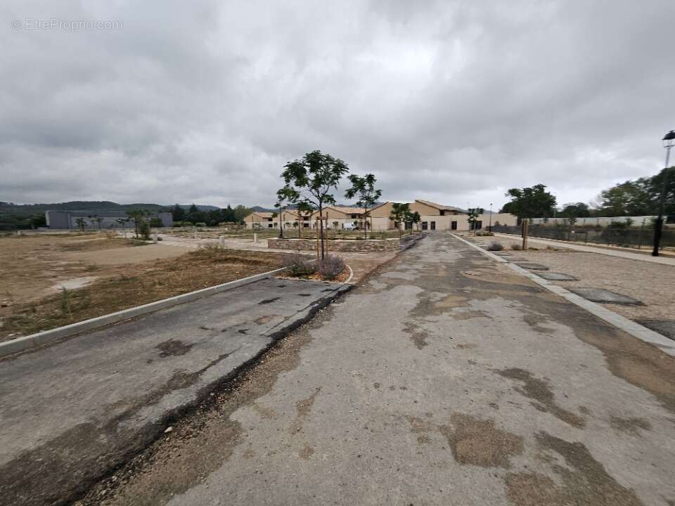 Terrain à PEYROLLES-EN-PROVENCE