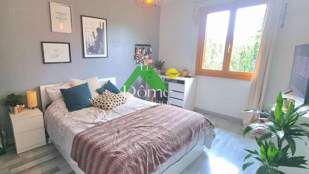 Maison à VALLANGOUJARD