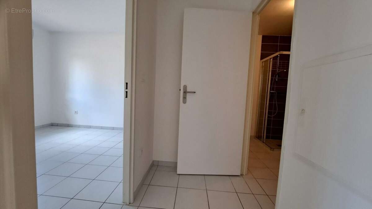 dégagement sur chambre et SDE