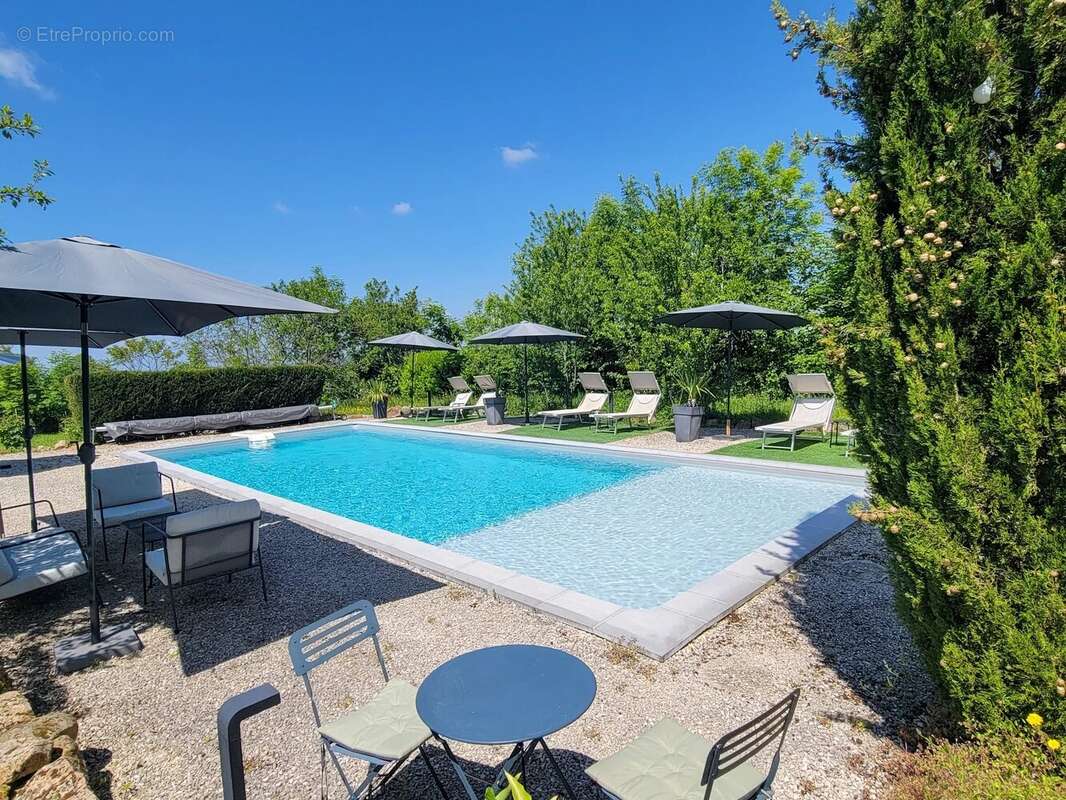 Commerce à VILLEFRANCHE-DE-ROUERGUE