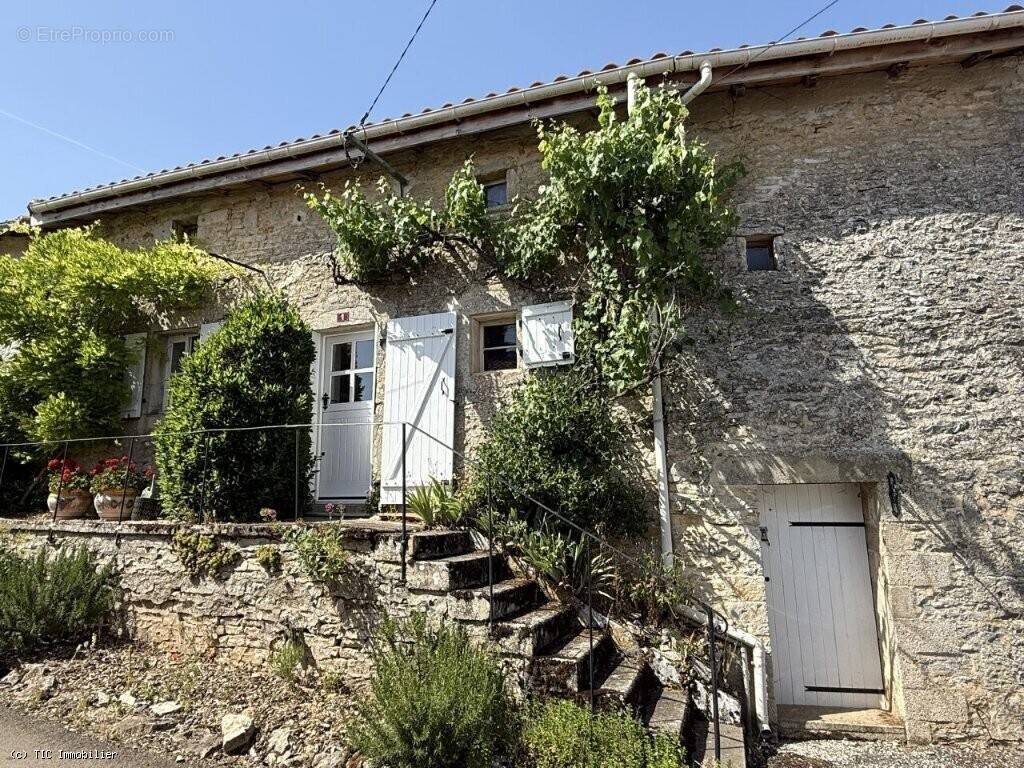 Maison à NANTEUIL-EN-VALLEE