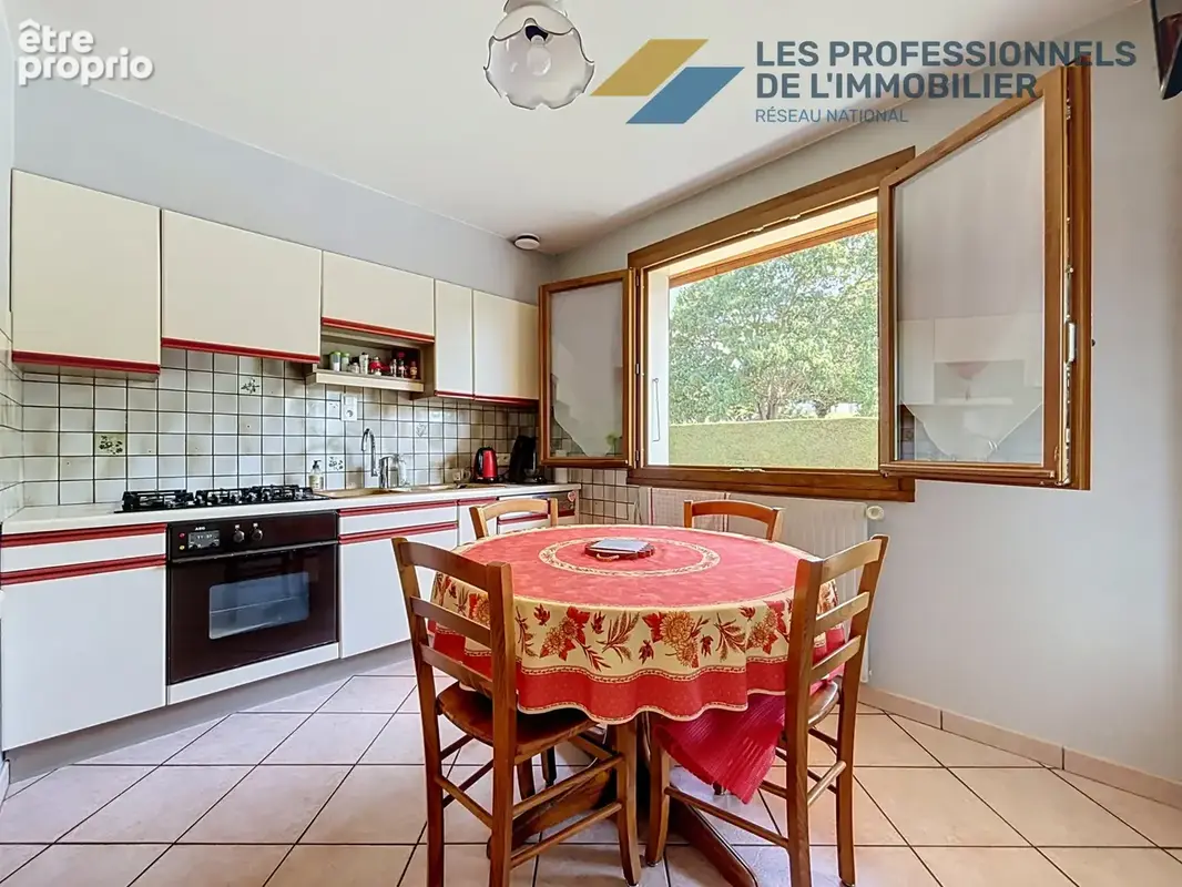 Maison traditionnelle de plain-pied de 129,25 m2 habitable, sur un terrain de 1 760 m2 - photo 6