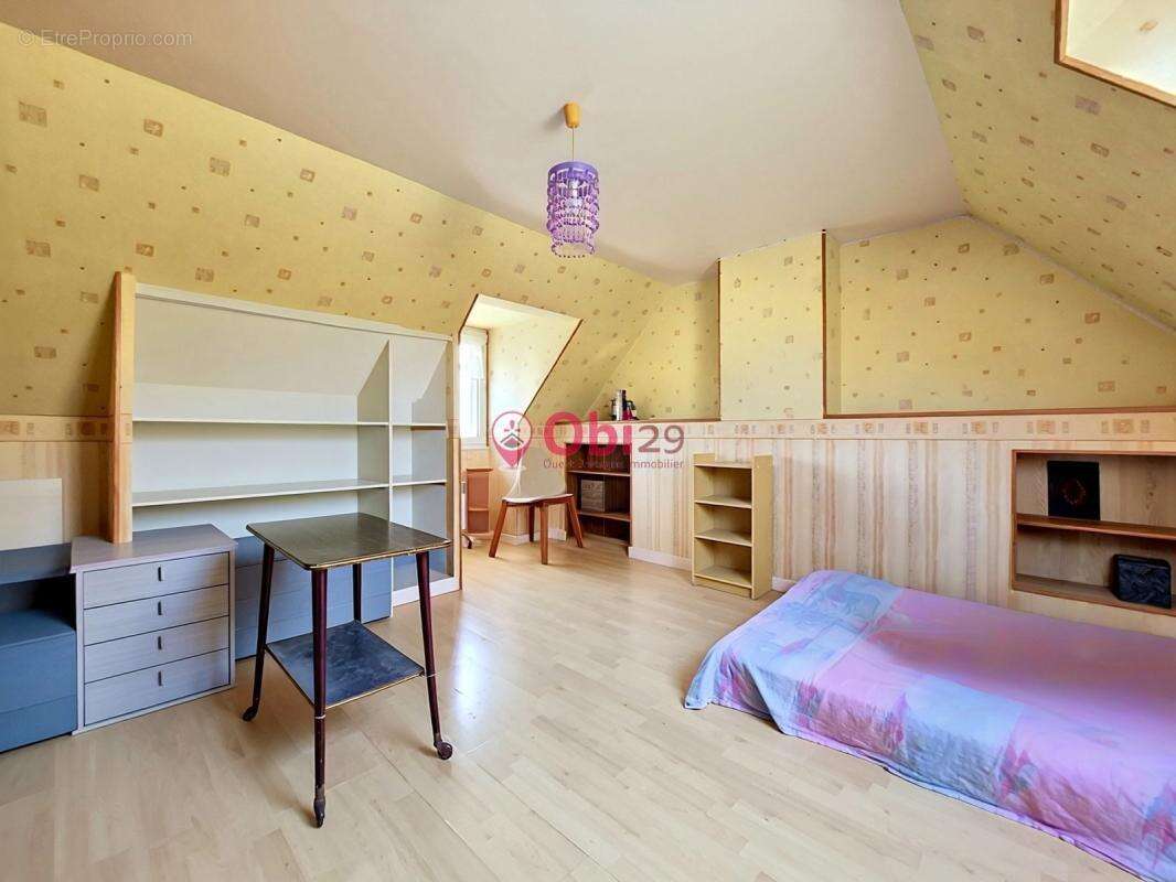 Maison à CHATEAUNEUF-DU-FAOU