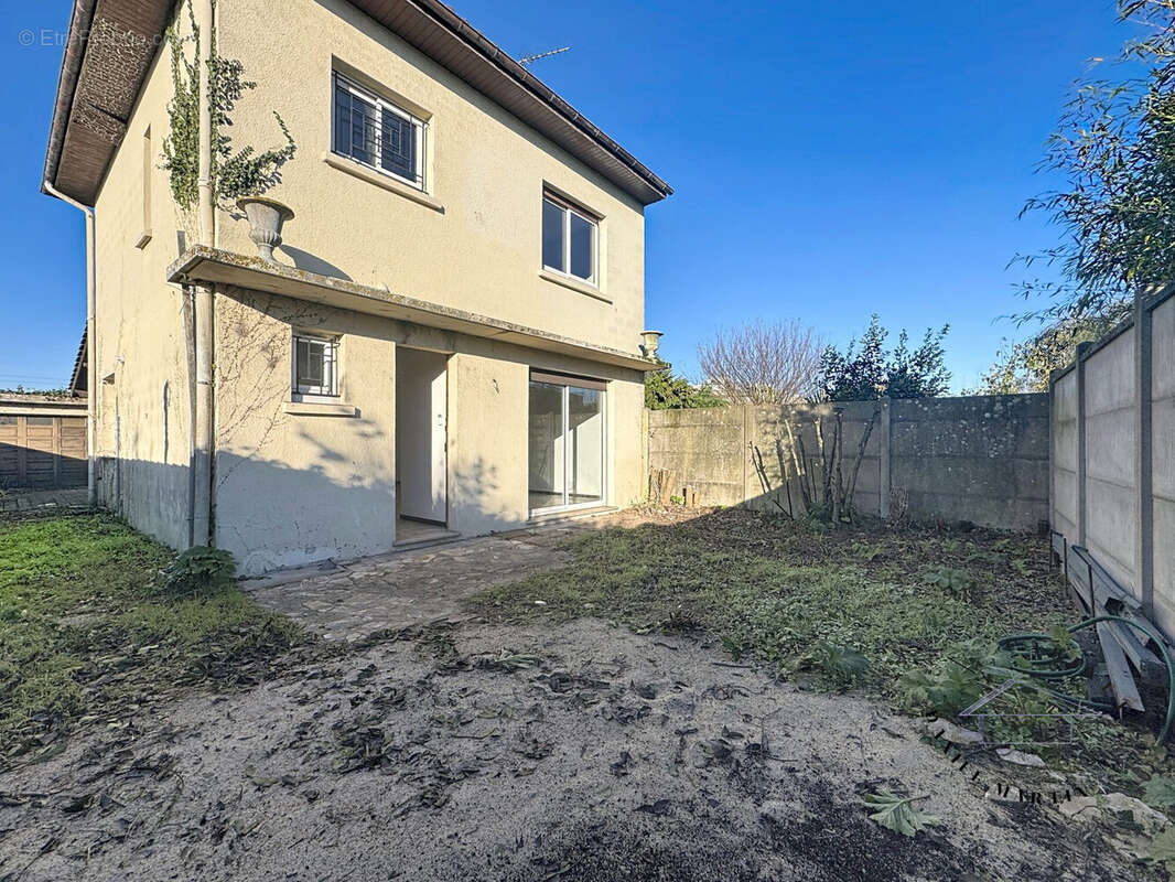 Maison 104 m² à Begles  - photo 2