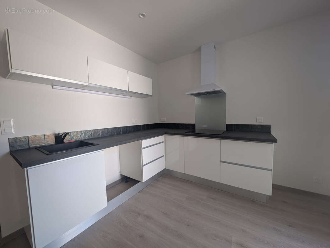 Maison de village entièrement rénovée à ORNAISONS - photo 6