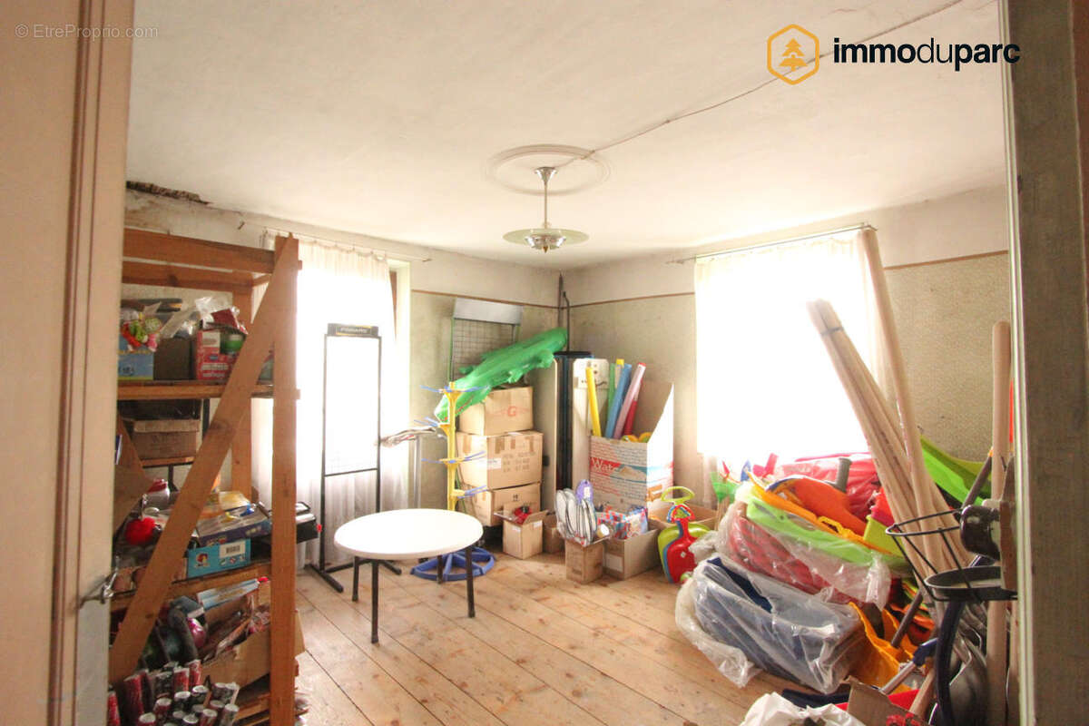 Maison à LESCHERAINES