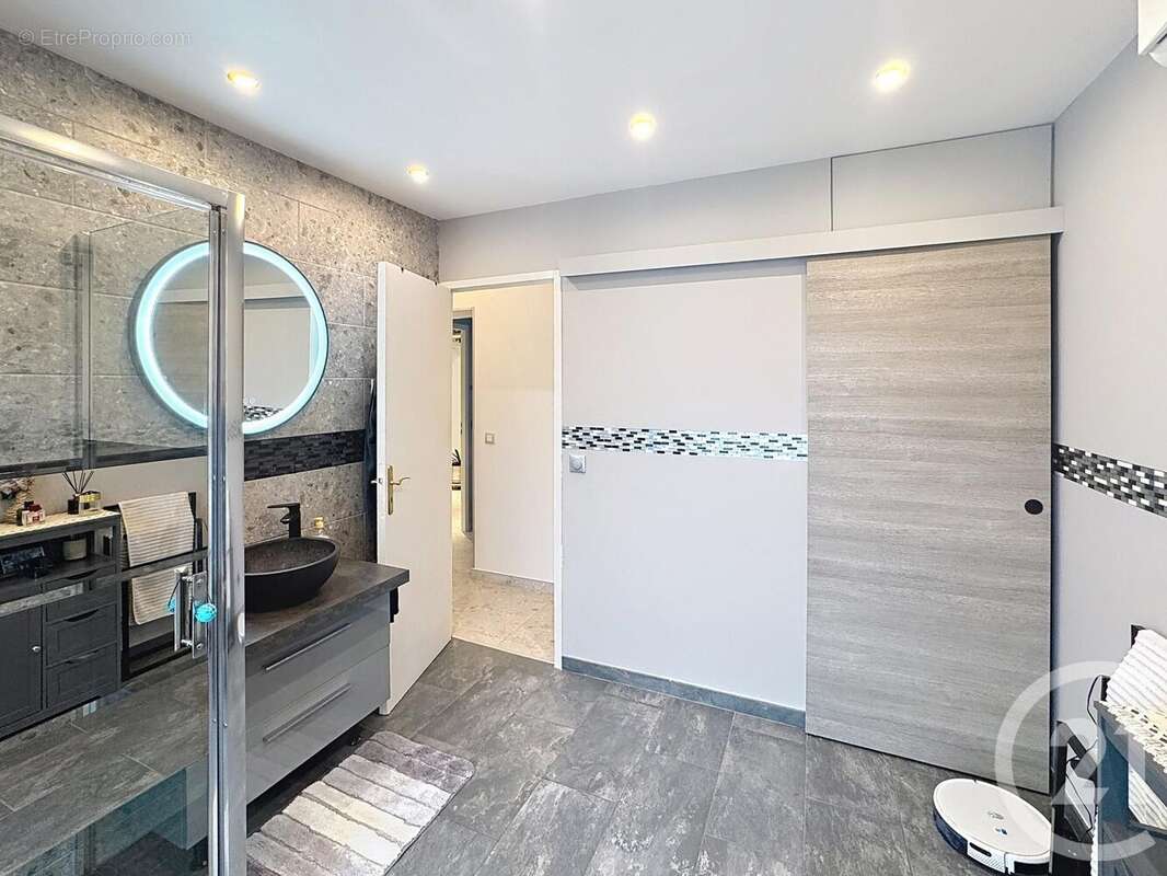 Maison à VAUX-LE-PENIL