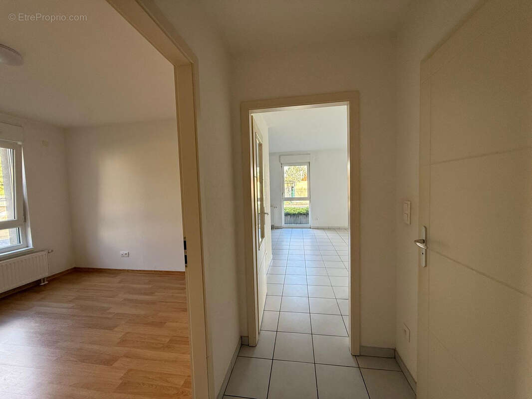 À vendre   F2 avec terrasse et garage   Hegenheim - photo 2