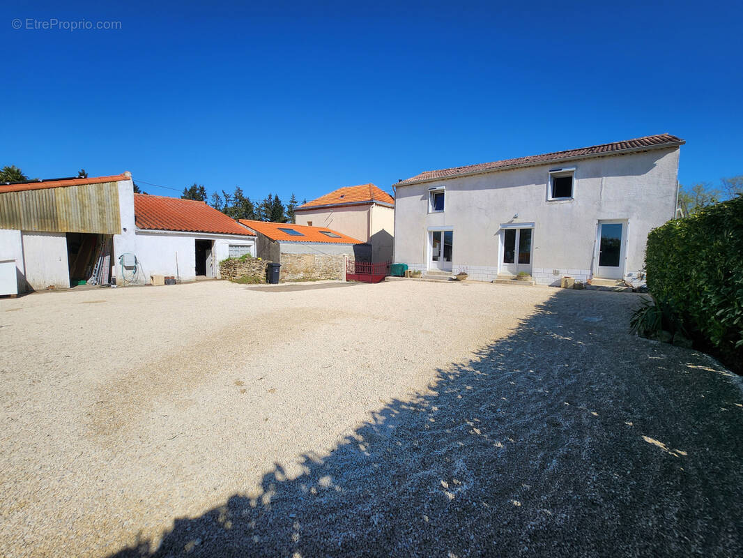 Maison à MAREUIL-SUR-LAY-DISSAIS