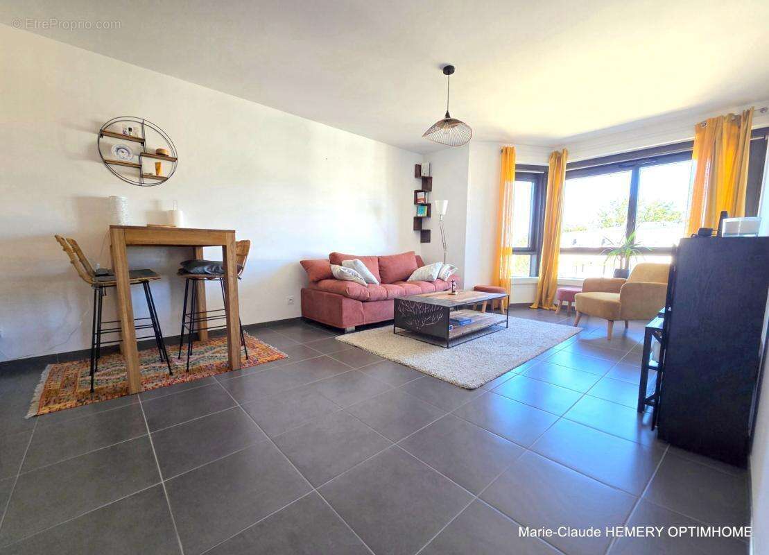 Dinard Médiathèque, appartement T2 de 50.08 m² exposé Sud Est au quatrième étage avec ascenseur. Cave et garage - photo 2
