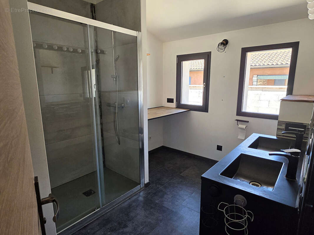 Maison familiale avec piscine et terrain constructible - photo 8