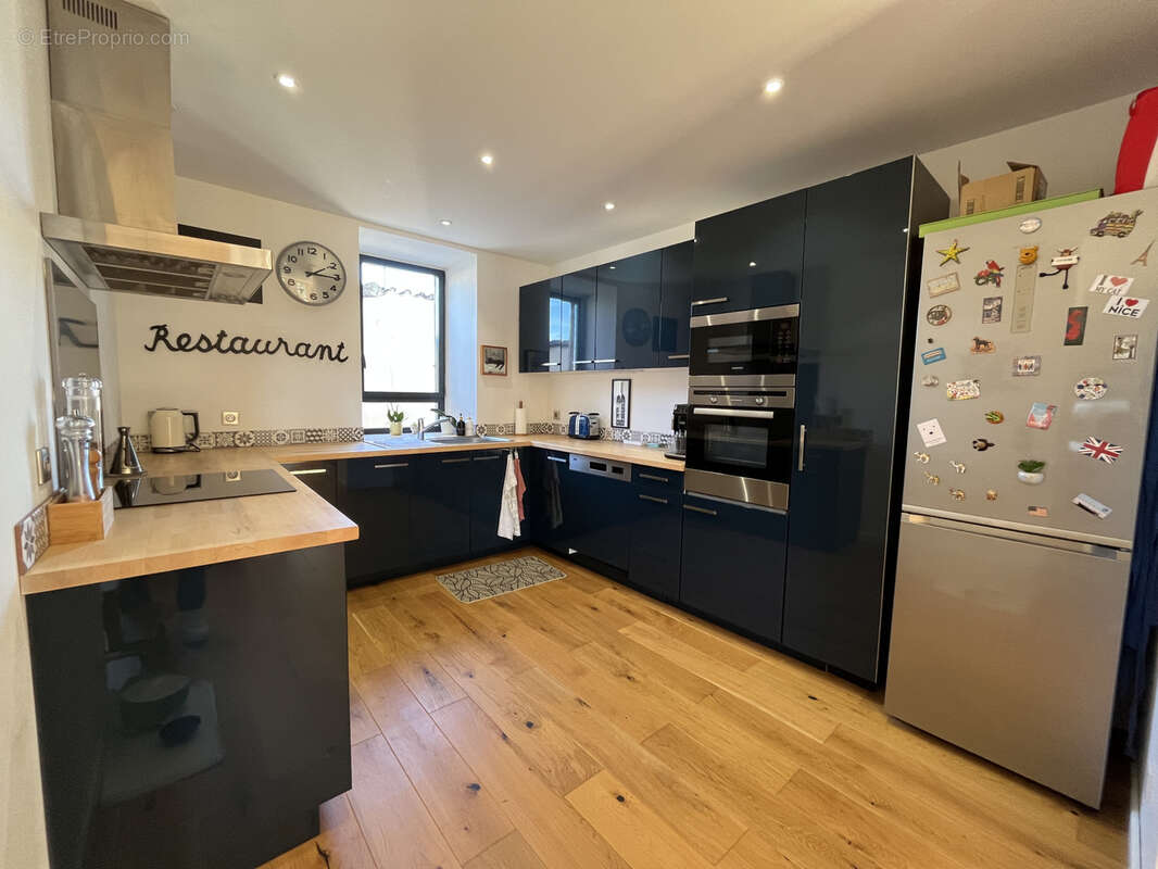 Appartement T3 - 86m2 - Immeuble Haussmannien - photo 6