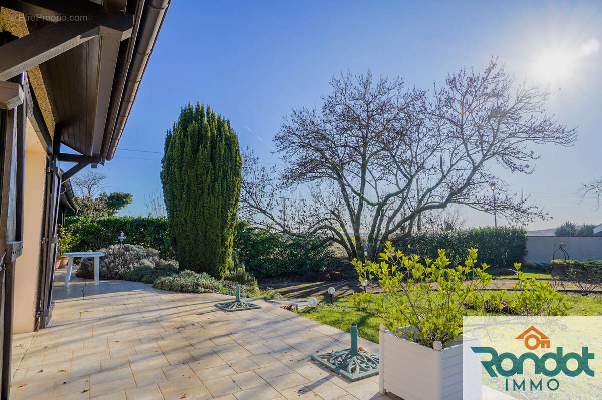 Maison à SAVIGNY-LE-SEC