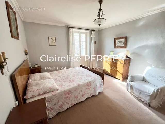 EXCLUSIVITÉ – PROPRIÉTÉ SAINT-ANTONIN-DU-VAR 100m2 habitables et 300m2 aménageables - photo 10