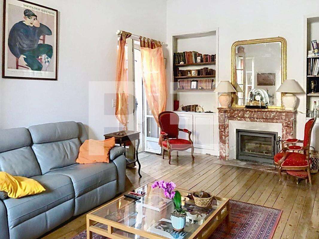 Maison à GALLARGUES-LE-MONTUEUX