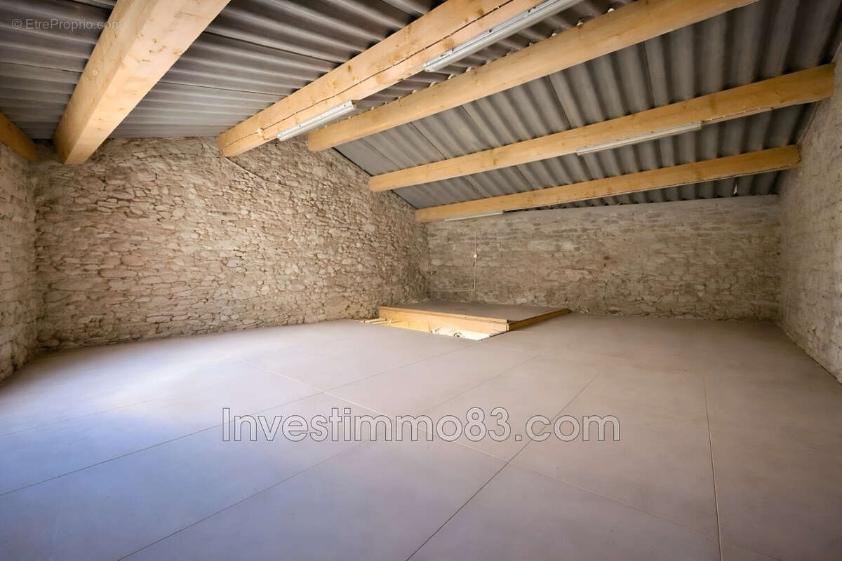 Terrain à POURRIERES