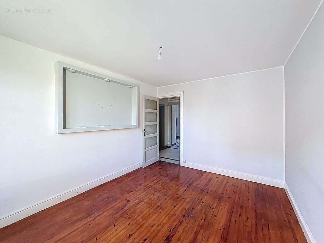 Appartement 45 m² à Le Chambon-Feugerolles  - photo 15