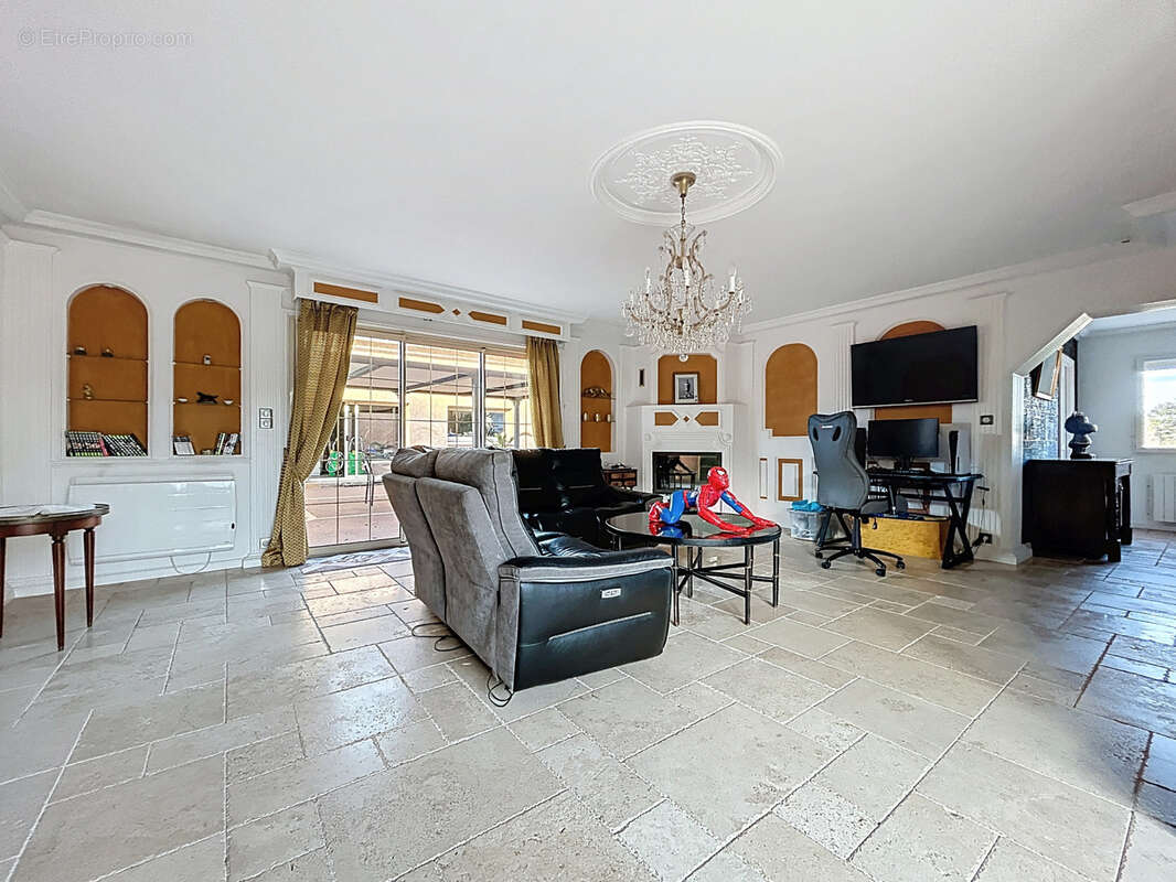 Maison à SAINT-PANTALEON-DE-LARCHE