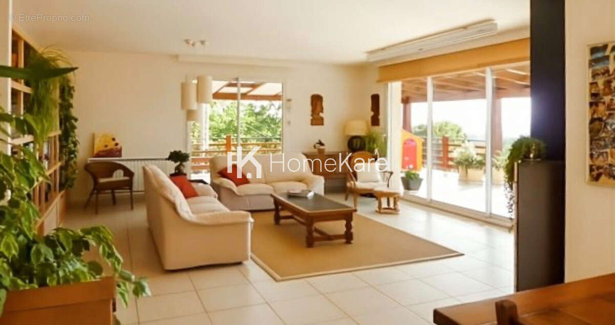 Maison 165 m² à Castelginest  - photo 2
