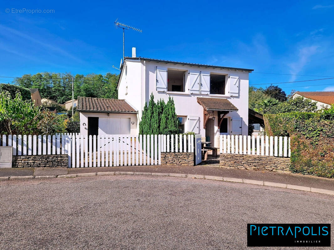 Maison à LA CLAYETTE