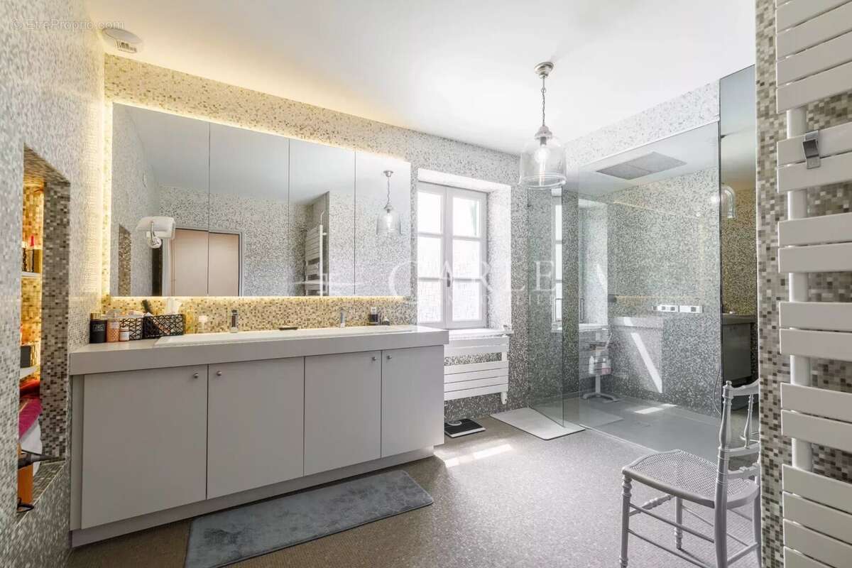 Maison à SAINT-BONNET-DE-MURE