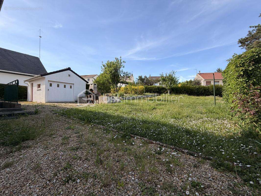 Maison à OZOUER-LE-VOULGIS