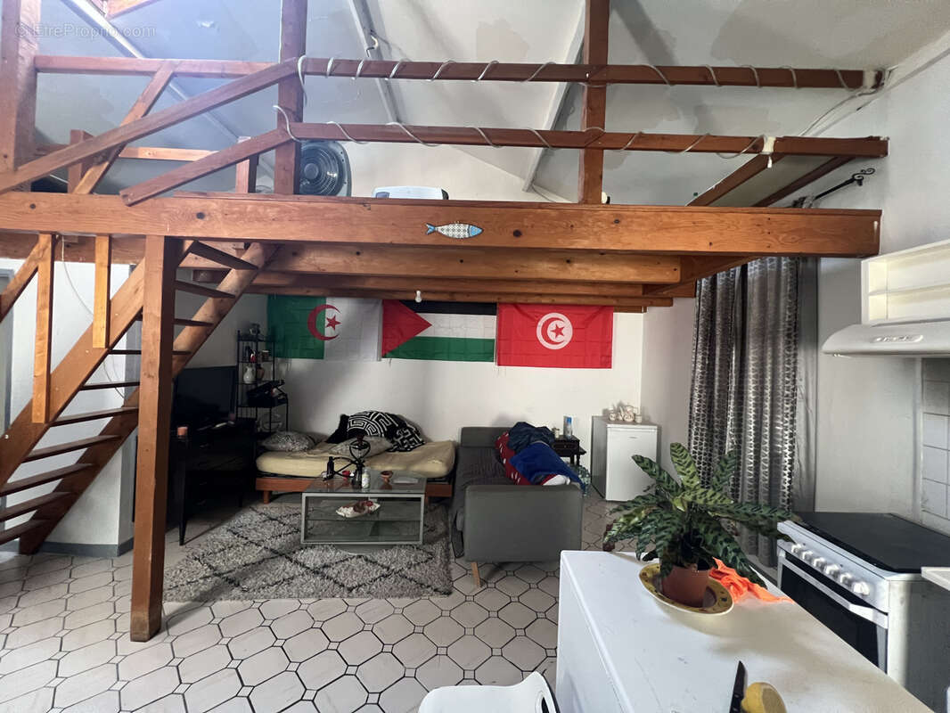 Appartement à MARSEILLE-4E