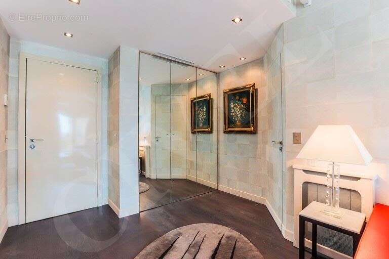 Appartement à PARIS-8E