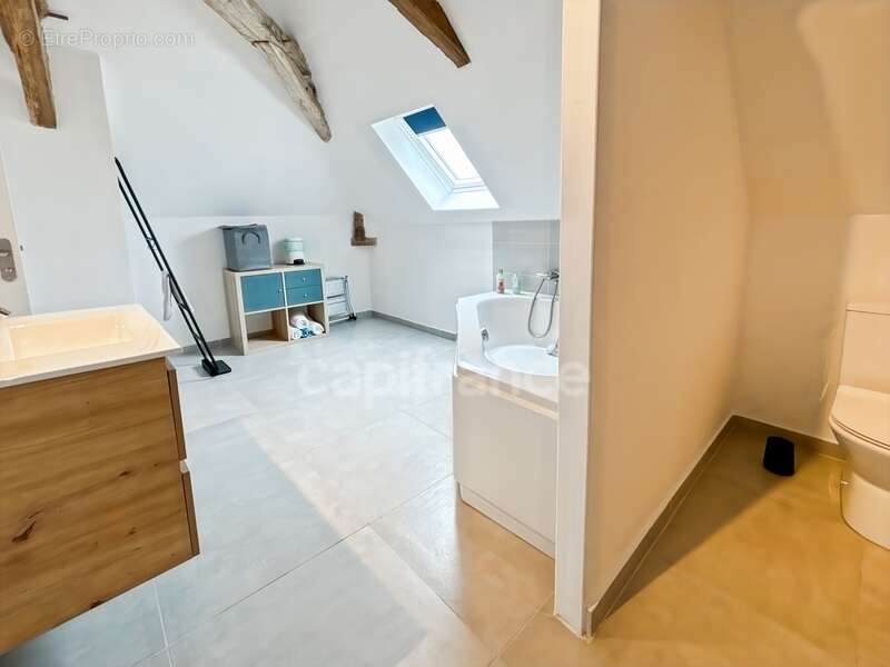 Maison à MONCE-EN-BELIN