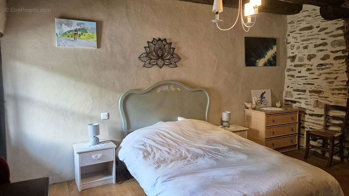 Maison à ESTAING