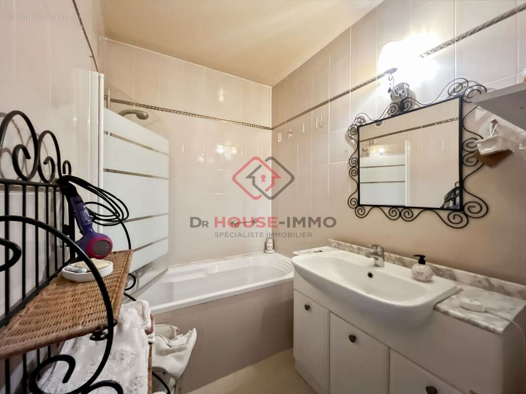 Appartement à CARROS