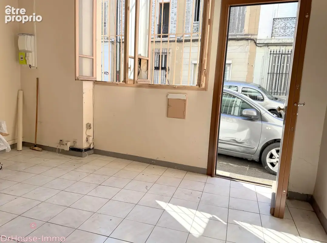 Commerce 200 m² à Marseille-15e  - photo 9