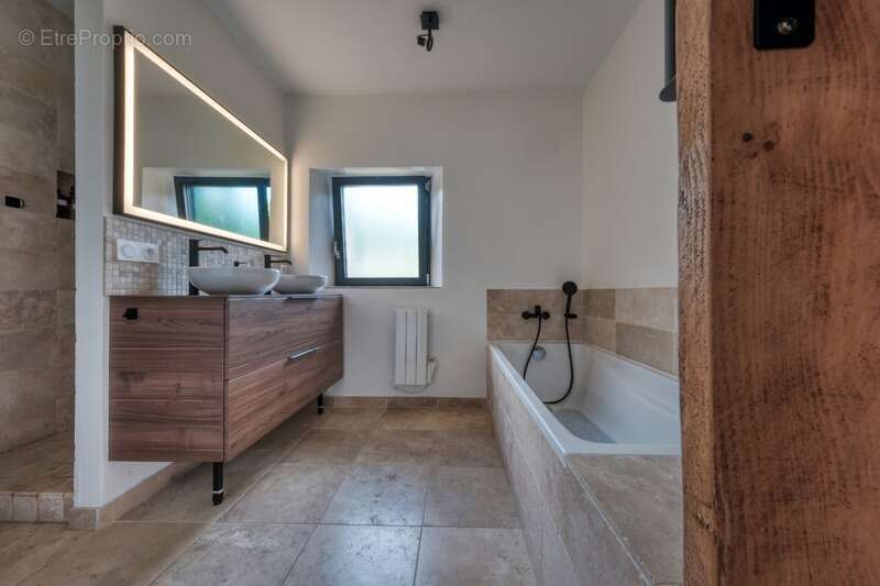 EXCLUSIVITE - Dpt Yvelines (78), à vendre à AUTOUILLET, Maison de caractère 5 pièces - photo 12