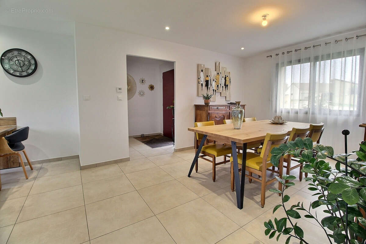 Maison à SAINT-GENGOUX-LE-NATIONAL