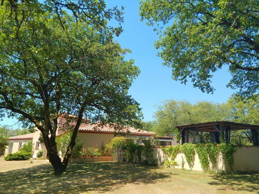 Crayssac 46150 Maison de plain-pied 215 m² terrain et piscine - photo 14