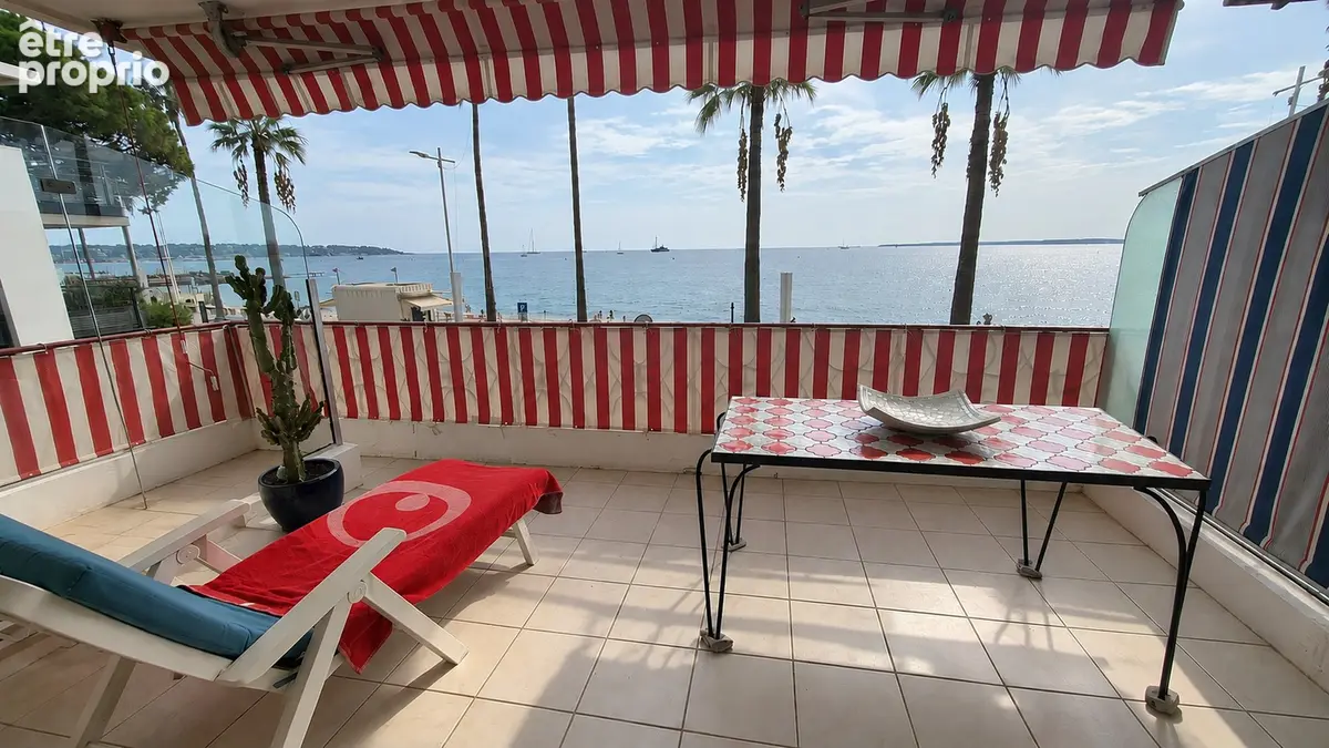 FRONT DE MER JUAN-LES-PINS - Appartement d'angle 3 pièces 71 m2 - Garage plain pied - photo 3