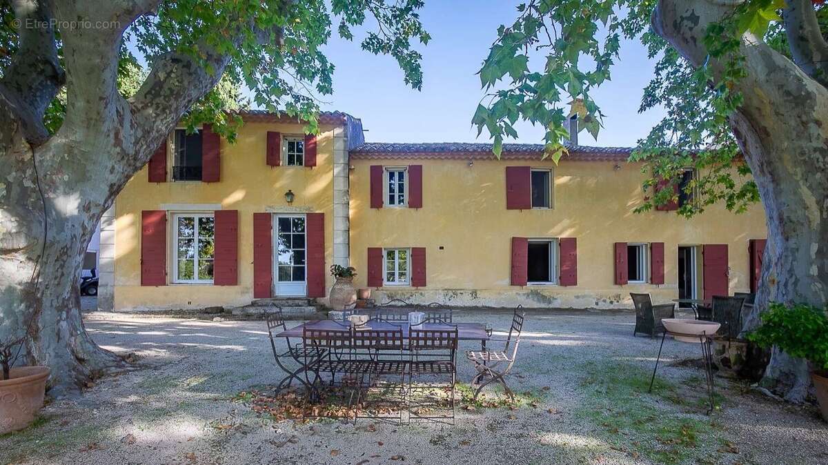 Maison à VELAUX