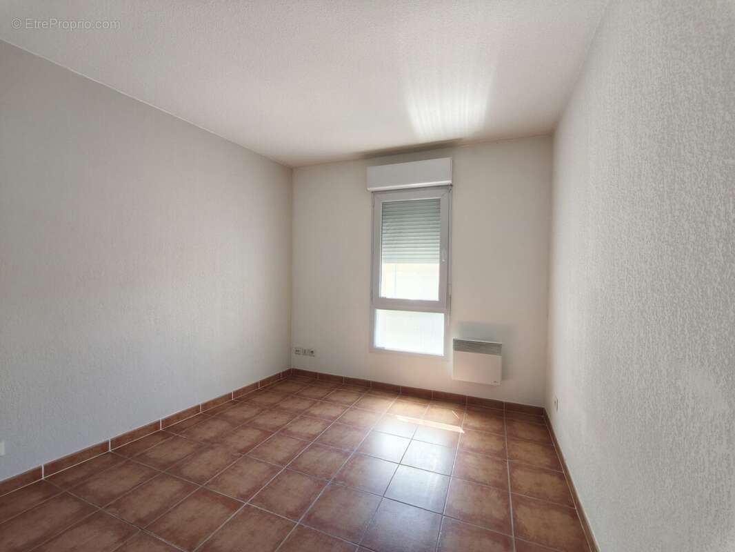 CHAMBRE - Appartement à NIMES