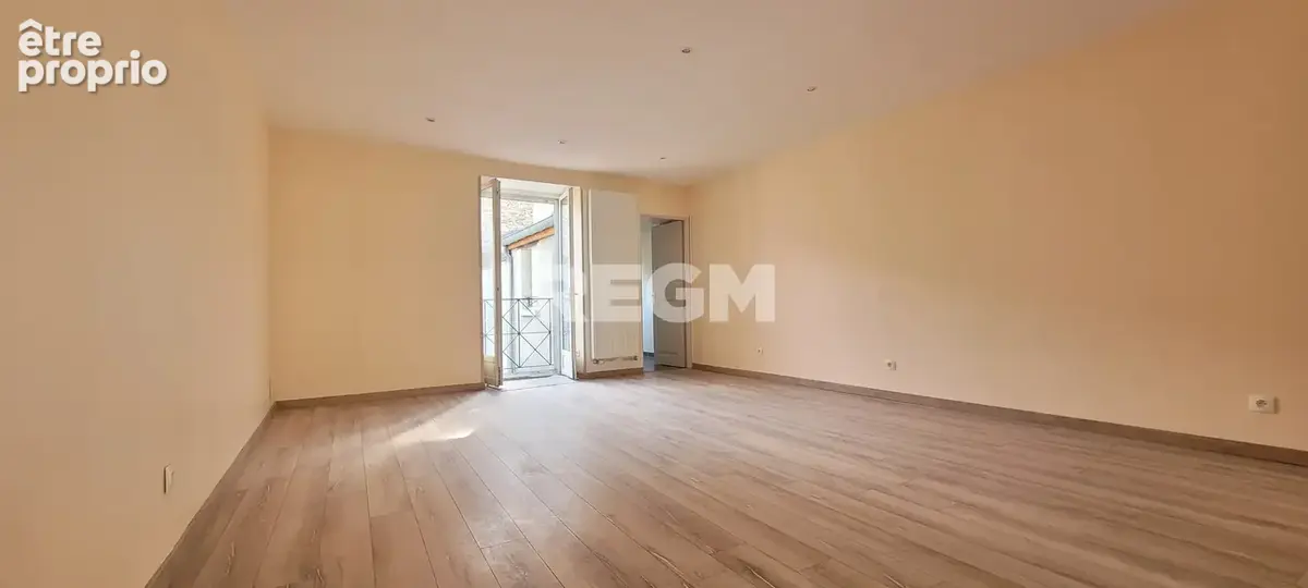 Opportunité Rare à CHAUMONT (52000)   Ensemble Immobilier : Local Commercial / Professionnel & Duplex Récent - photo 8