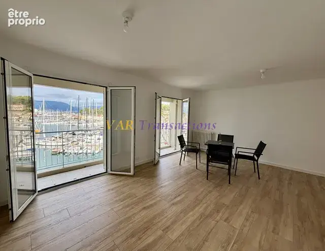Pleine vue sur le port - Dernier étage - ascenseur- Immeuble et appartement Rénovation totale - - photo 2