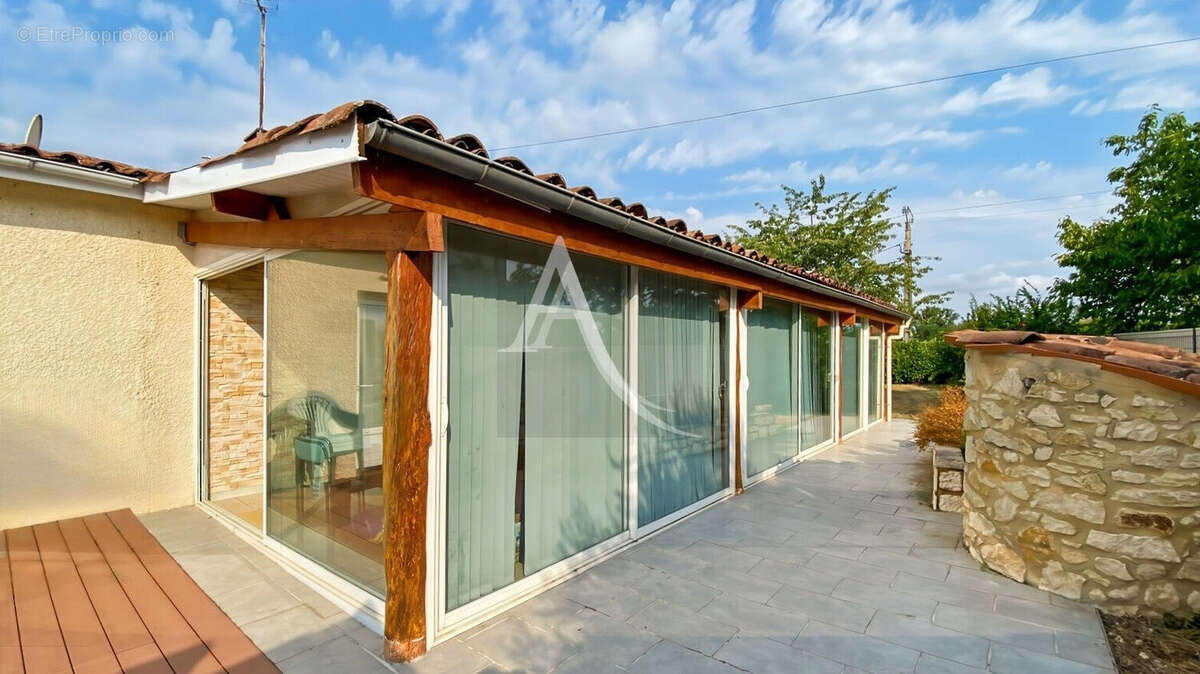 Maison de plain-pied avec piscine et son appartement indépendant - photo 9