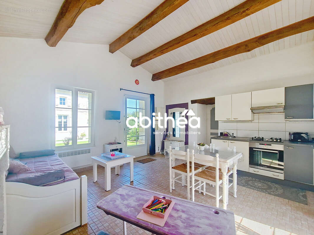 Maison à SAINT-GENIS-DE-SAINTONGE